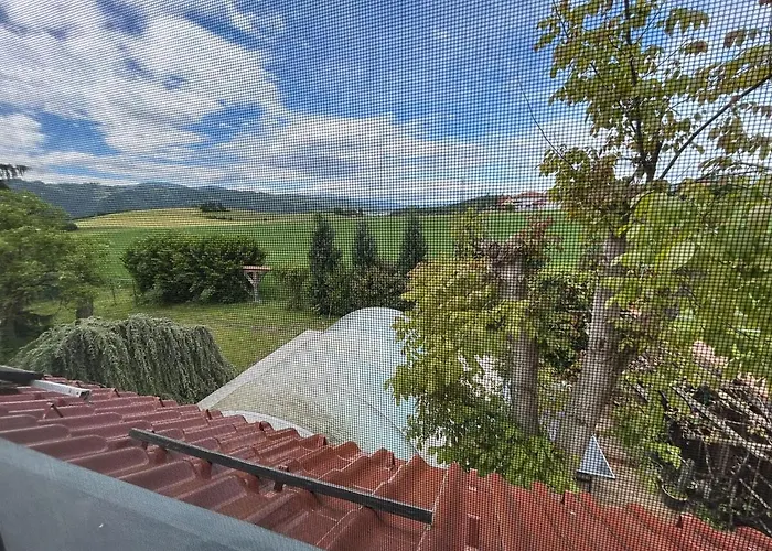 Im Gruenen Mit Pool شقة